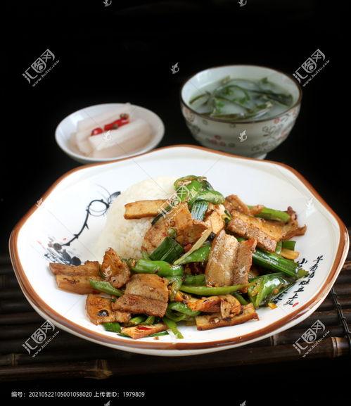 回锅肉盖饭图片,一餐尽享川味风情