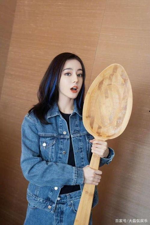 迪丽热巴牛仔图片大全,时尚女神的街头魅力