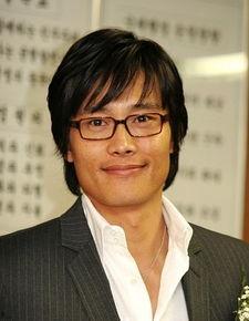 韩国明星李秉宪,从影坛巨星到家庭支柱的华丽蜕变