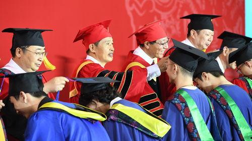 莘莘学子图片,青春梦想的起航