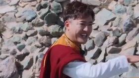 藏语搞笑视频,揭秘高原幽默风趣瞬间