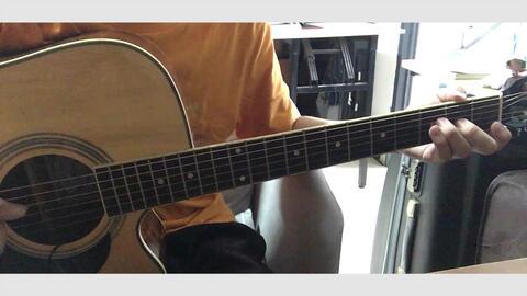 弹吉他的视频,跟随视频学习吉他演奏精髓