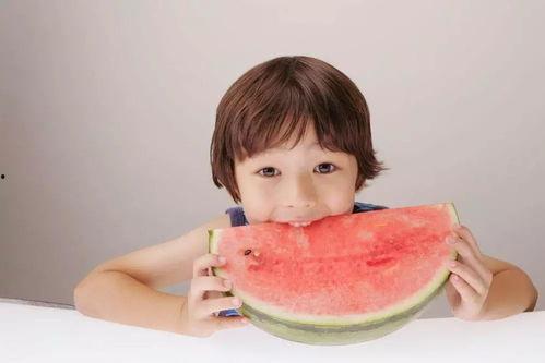 全家带凳子吃瓜真千金爆料了,全家带凳子吃瓜，真千金爆料背后的惊人真相