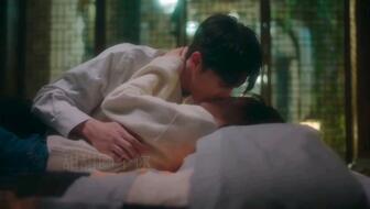 膜大腿床吻戏,膜大腿床吻戏，浪漫瞬间尽展银幕魅力