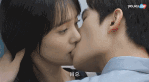 吻戏床大全GIF,吻戏床大全中的浪漫瞬间