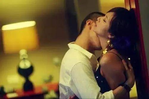 刺激火爆床戏视频,揭秘火爆床戏视频背后的故事