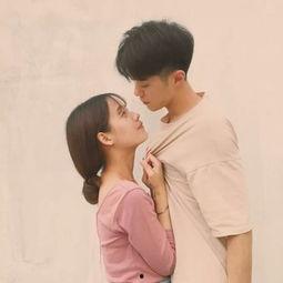 亲吻额头唯美图片,额头轻吻的唯美瞬间