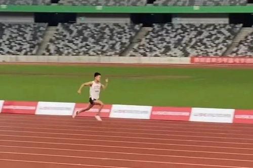 百米跑视频,视频揭秘顶尖速度与技巧